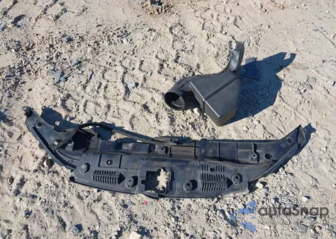 2019 Toyota Highlander Le z USA, uszkodzony, nr VIN 5TDZARFH5KS045408